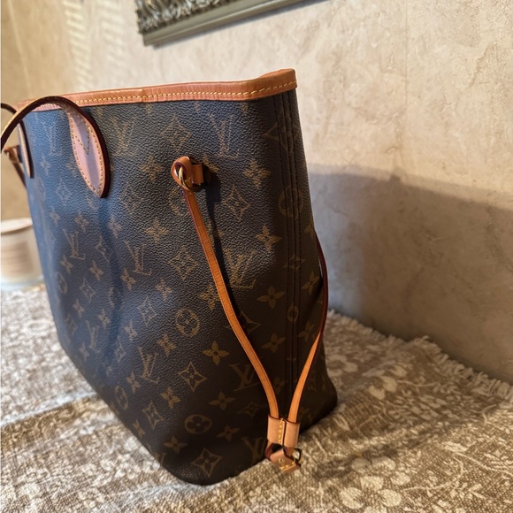 Louis Vuitton Brown and Tan Monogram Neverfull Handbag - Picture 1 of 8
